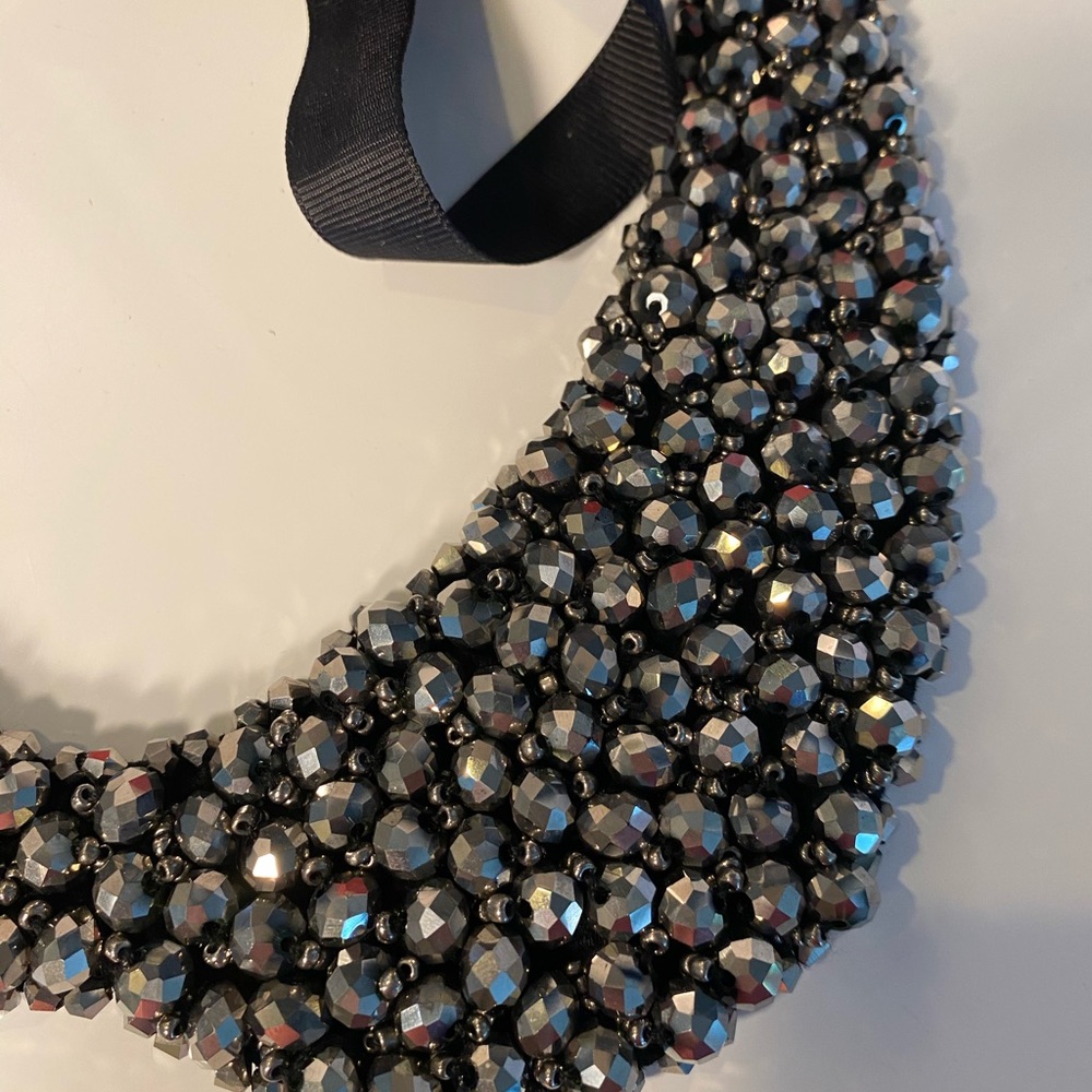 Detachable Collar With Multi Faceted Jeweled Beads. - Picture 7 of 7